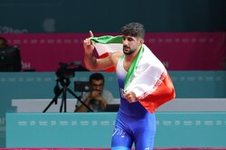 المصارع الايراني "سعيد إسماعيلي" يفوز بجائزة أفضل مصارع روماني في العالم