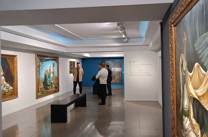 «سپیدتر از یاس» افتتاح شد؛ نقاشی دینی باید روایتگر ایمان و تاریخ باشد «سپیدتر از یاس» افتتاح شد؛ نقاشی دینی باید روایتگر ایمان و تاریخ باشد