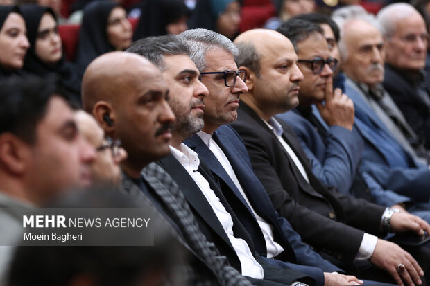 آیین رونمایی از کتاب «تقویم تاریک»