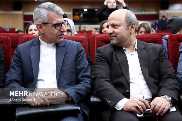 آیین رونمایی از کتاب «تقویم تاریک»