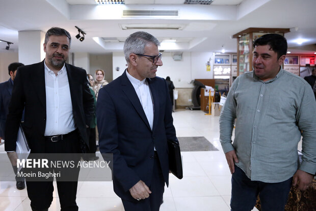 آیین رونمایی از کتاب «تقویم تاریک»