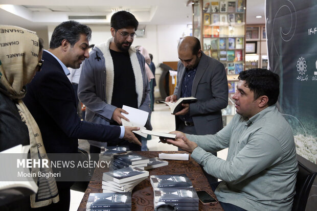 آیین رونمایی از کتاب «تقویم تاریک» 2