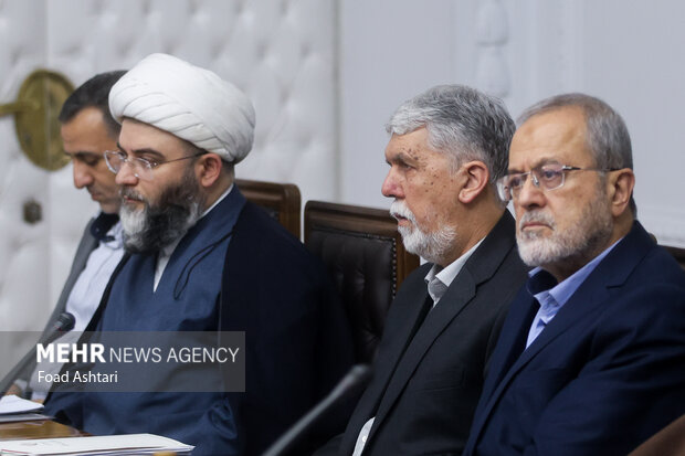 جلسه شورای عالی انقلاب فرهنگی