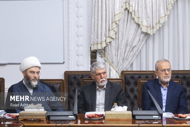 جلسه شورای عالی انقلاب فرهنگی