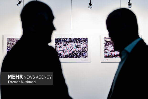 نمایشگاه عکس «بر شانه‌های اشک»