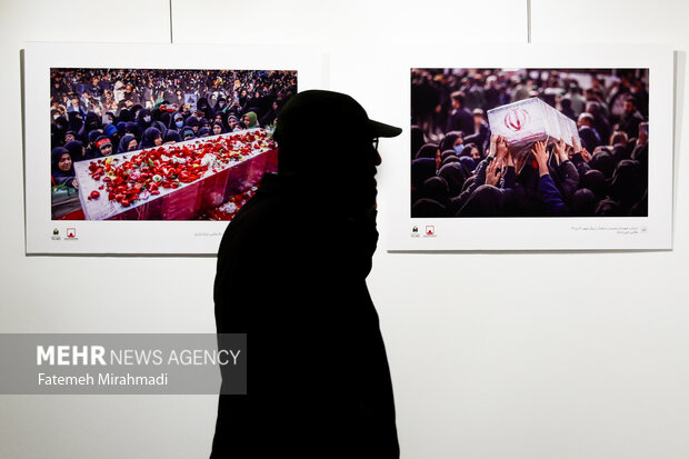 نمایشگاه عکس «بر شانه‌های اشک»