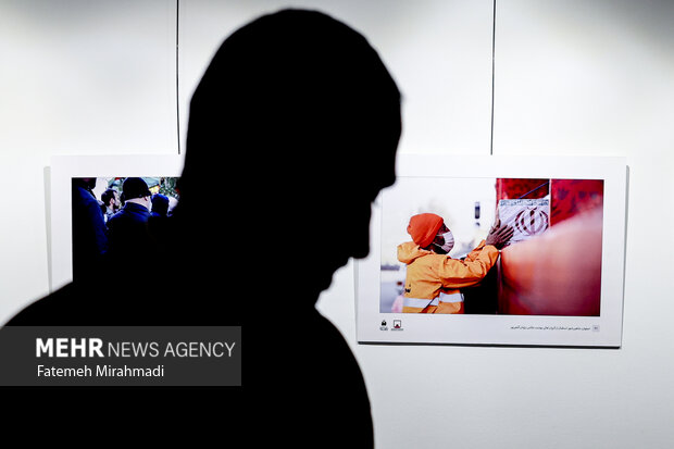 نمایشگاه عکس «بر شانه‌های اشک»