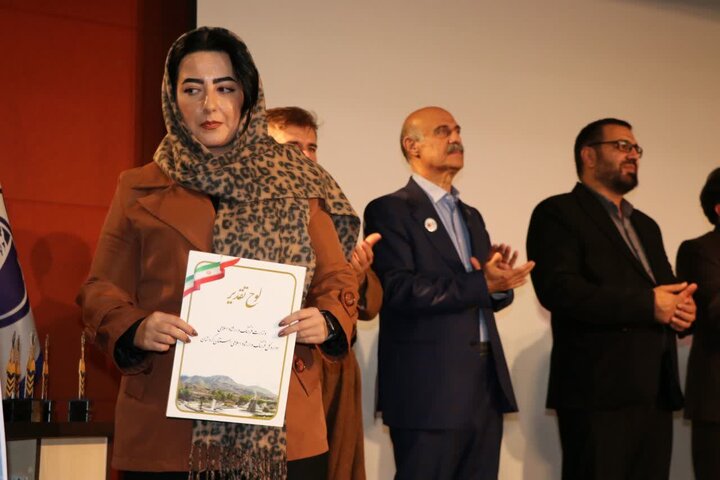 اختتامیه چهارمین جایزه کتاب سال کردستان با تجلیل از برترینها