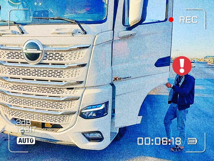 کامیون کشنده با راننده ۱۵ ساله در محور مورچه‌خورت متوقف شد