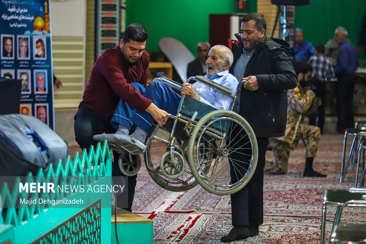 محمودآباد،خادمان