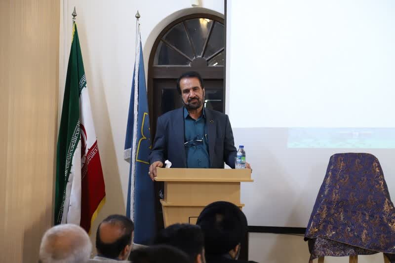 ۷ کتاب نویسنده بوشهری رونمایی شد