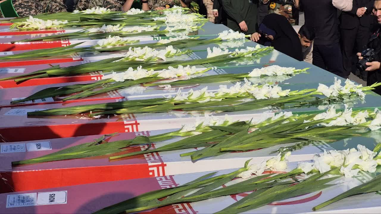 ورود پیکر مطهر ۱۳ شهید گمنام دفاع مقدس به مشهد مقدس