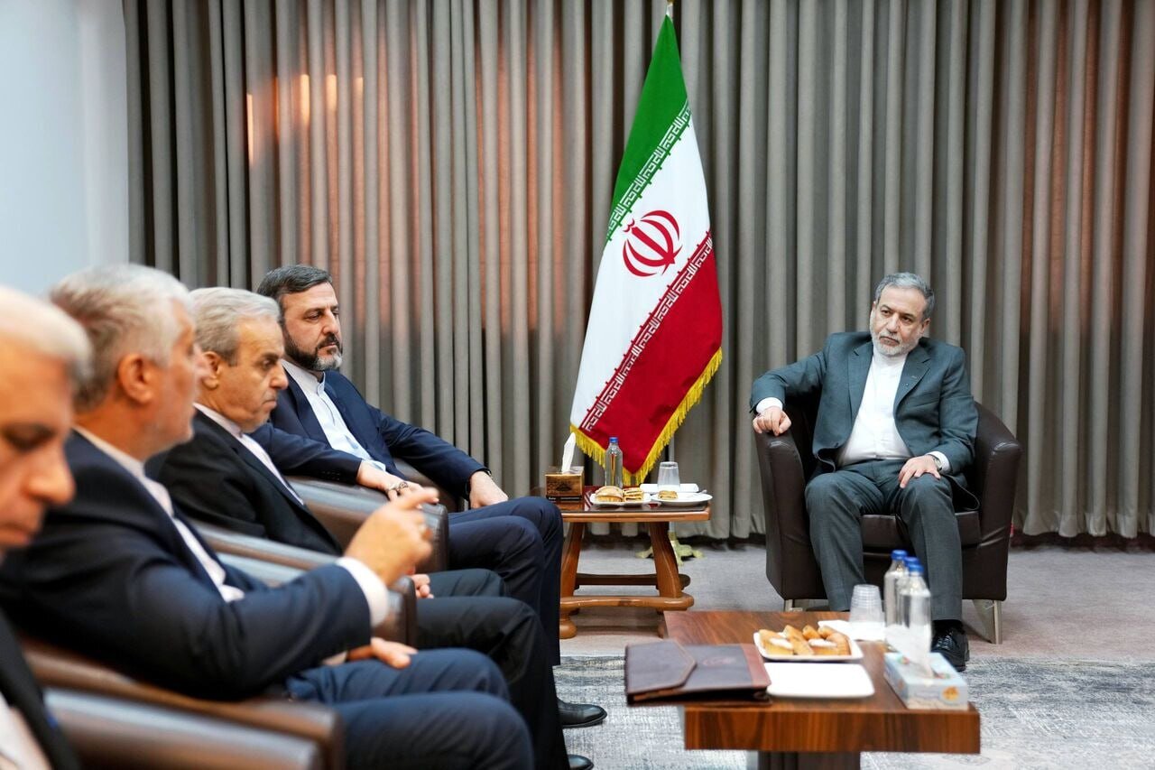 دیدار عراقچی با سفیران و رؤسای نمایندگی ایران در کشورهای ساحلی خزر دیدار عراقچی با سفیران و رؤسای نمایندگی ایران در کشورهای ساحلی خزر