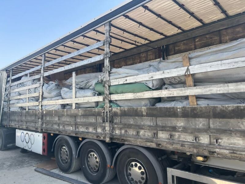 کامیون حامل پارچه‌‍‌های ۱۱۵ میلیارد ریالی فاقد مجوز در کازرون توقیف شد