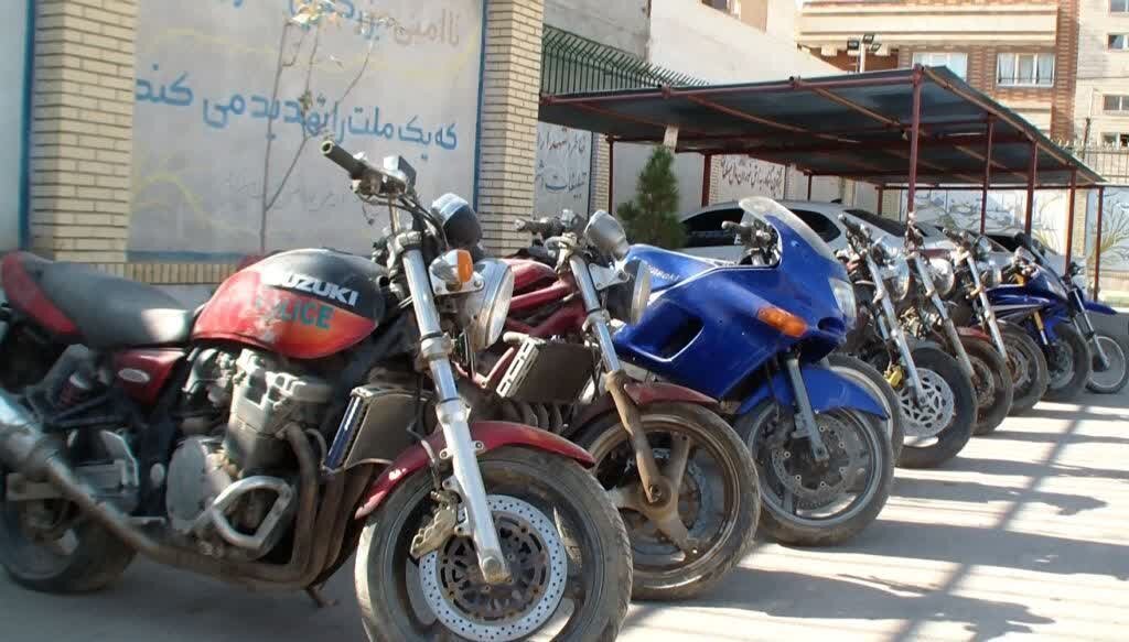 سرهنگ خواجه پور: ۹۶ خودروی متخلف و حادثه ساز در سیرجان توقیف شدند