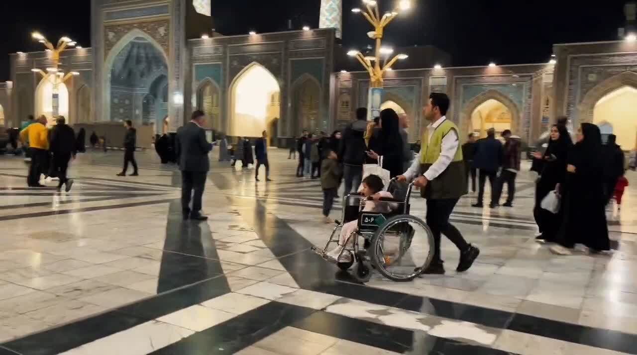 خدمت‌گزاری جوانان کنگان  به زائران در حرم مطهر رضوی