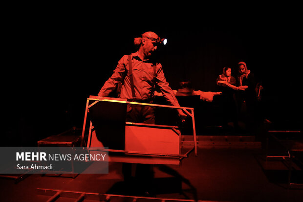 اجرای نمایش‌های صحنه ای سی‌وپنجمین جشنواره تئاتر استان خراسان رضوی