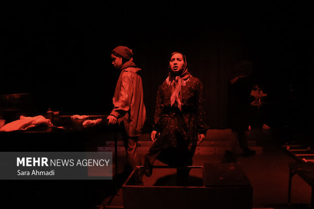 اجرای نمایش‌های صحنه ای سی‌وپنجمین جشنواره تئاتر استان خراسان رضوی