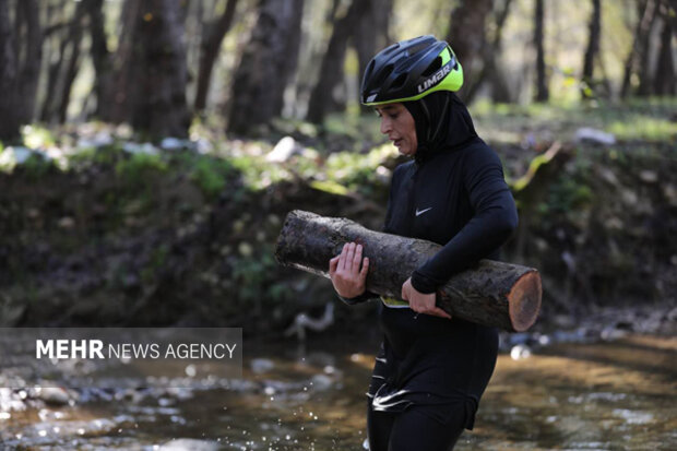 تصاویری از زنان «جان سخت» در دل جنگل