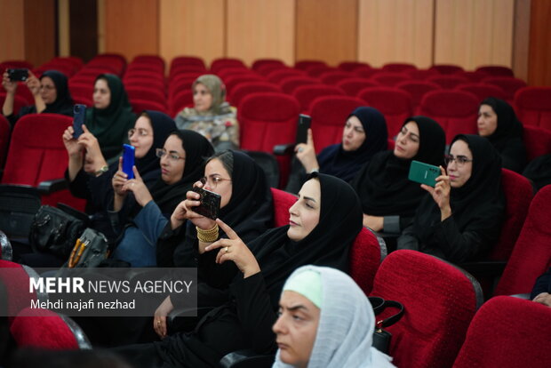 آیین گرامیداشت هفته کتاب و تجلیل از کتابداران و فعالان برتر در عرصه کتاب و کتابخوانی