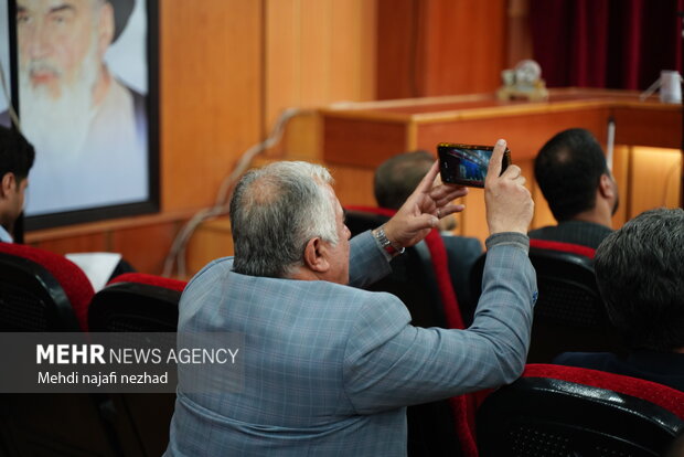 آیین گرامیداشت هفته کتاب و تجلیل از کتابداران و فعالان برتر در عرصه کتاب و کتابخوانی