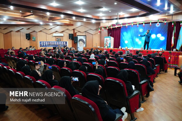 آیین گرامیداشت هفته کتاب و تجلیل از کتابداران و فعالان برتر در عرصه کتاب و کتابخوانی