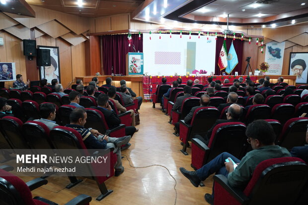 آیین گرامیداشت هفته کتاب و تجلیل از کتابداران و فعالان برتر در عرصه کتاب و کتابخوانی