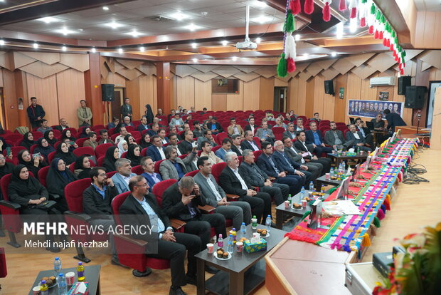 آیین گرامیداشت هفته کتاب و تجلیل از کتابداران و فعالان برتر در عرصه کتاب و کتابخوانی