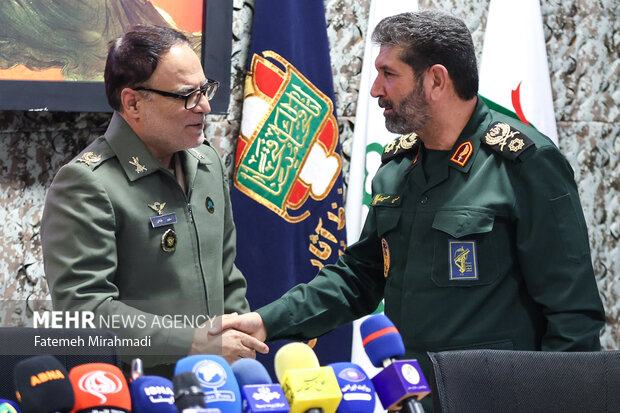 نشست خبری مراسم تشییع پیکر ۳۰۰ شهید گمنام دفاع مقدس نشست خبری مراسم تشییع پیکر ۳۰۰ شهید گمنام دفاع مقدس