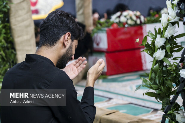 آیین استقبال از ۱۴ لاله گمنام در بندرعباس