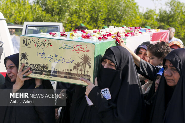 آیین استقبال از ۱۴ لاله گمنام در بندرعباس