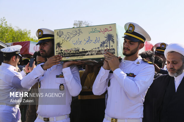 آیین استقبال از ۱۴ لاله گمنام در بندرعباس