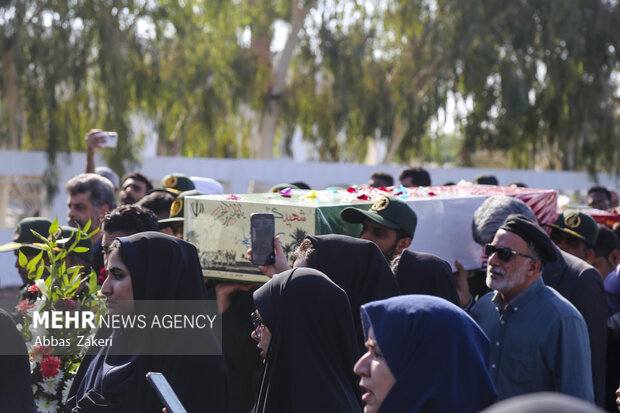 آیین استقبال از ۱۴ لاله گمنام در بندرعباس