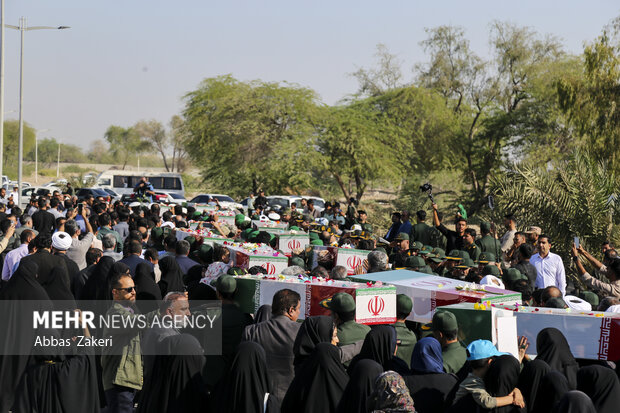 آیین استقبال از ۱۴ لاله گمنام در بندرعباس