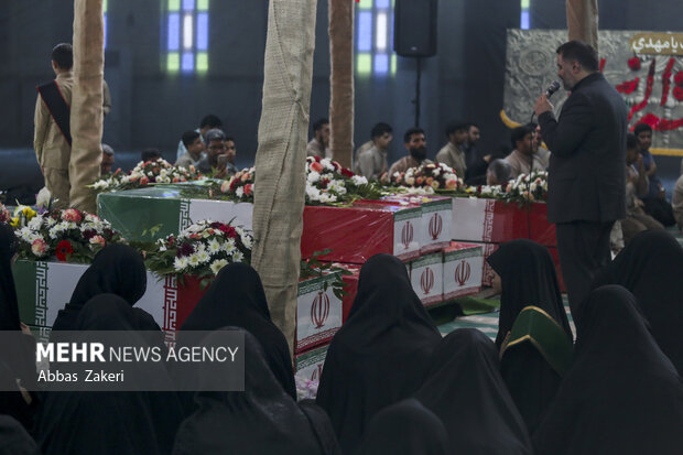 آیین استقبال از ۱۴ لاله گمنام در بندرعباس