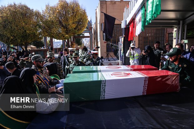 آیین استقبال از سه شهید گمنام در شهر سنندج