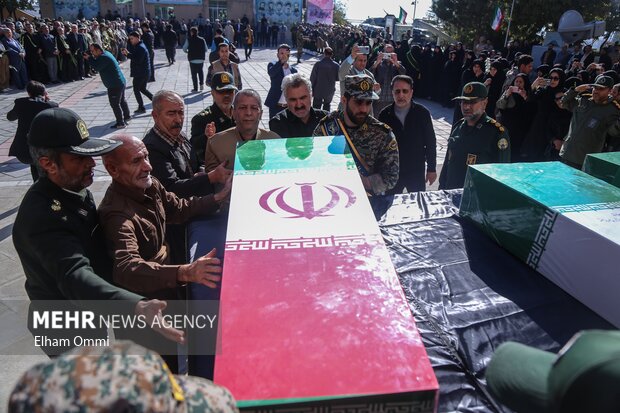 آیین استقبال از سه شهید گمنام در شهر سنندج