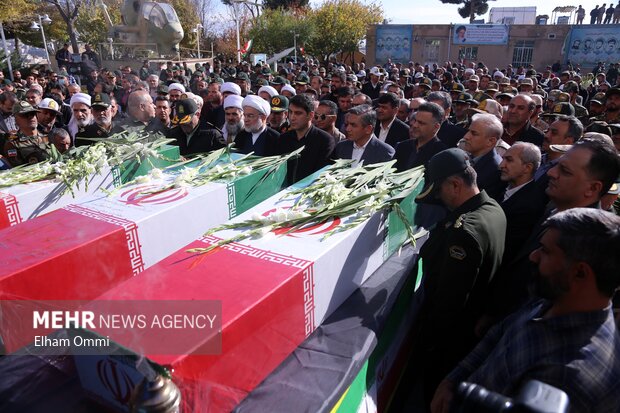 آیین استقبال از سه شهید گمنام در شهر سنندج