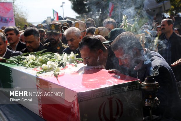 آیین استقبال از سه شهید گمنام در شهر سنندج