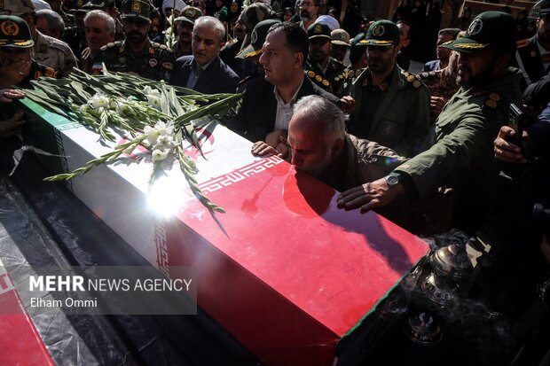 آیین استقبال از سه شهید گمنام در شهر سنندج