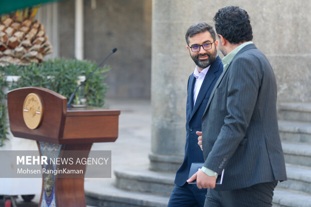 حاشیه جلسه هیئت دولت