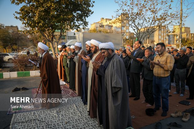 اقامه نماز باران در محله سیدی مشهد