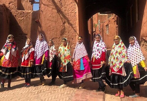 پوشش رنگارنگ و معنوی اقوام اصفهان تلفیقی از تاریخ و نجابت