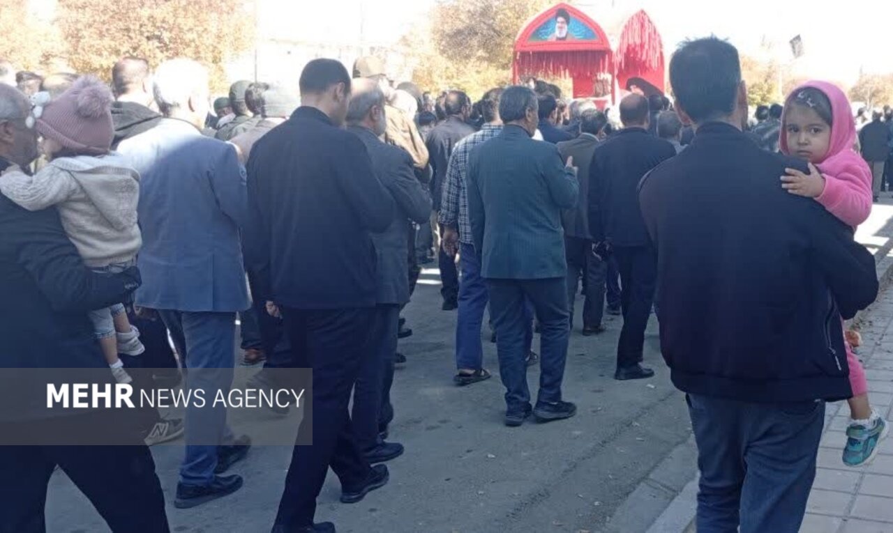 میزبانی گرم مردم فریدن در هوای سرد پاییز از کاروان شهدای گمنام 