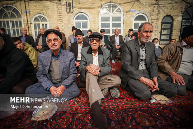 روضه‌ای به وسعت شصت سال