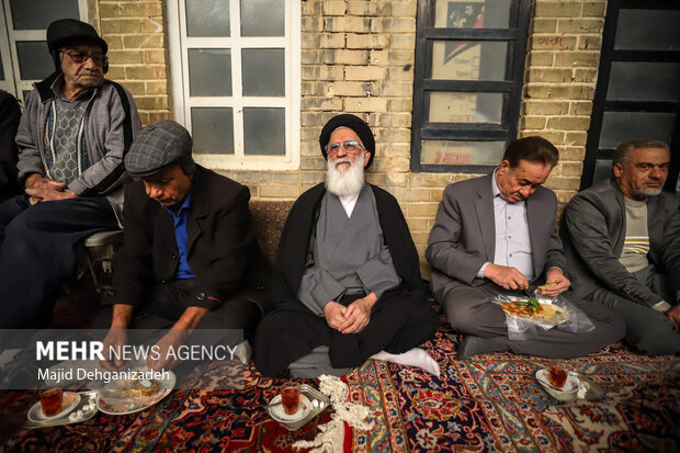 روضه‌ای به وسعت شصت سال