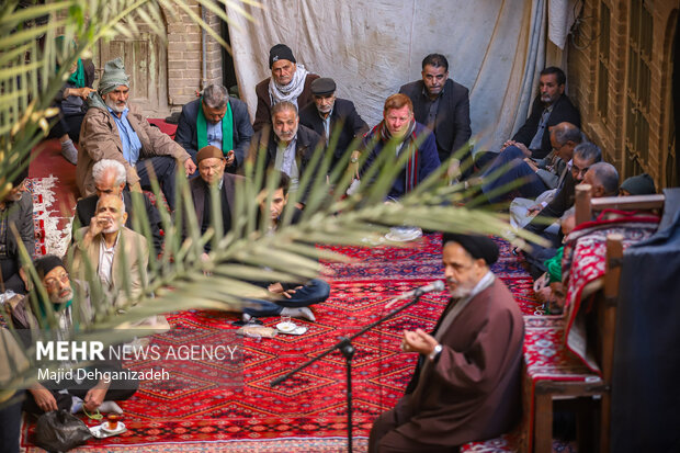 روضه‌ای به وسعت شصت سال