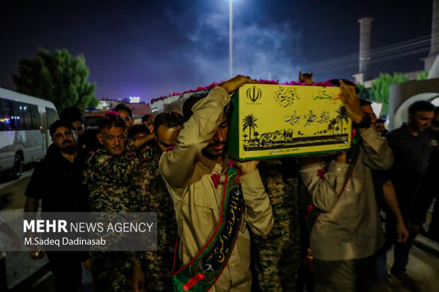 مراسم استقبال از شهید گمنام دفاع مقدس در قشم