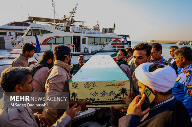 مراسم استقبال از شهید گمنام دفاع مقدس در قشم