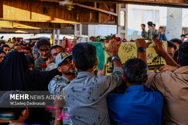 مراسم استقبال از شهید گمنام دفاع مقدس در قشم